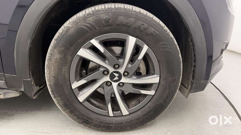 Mahindra Xuv700 2.2 Ax 5 Diesel At 7 Str, 2024, Diesel