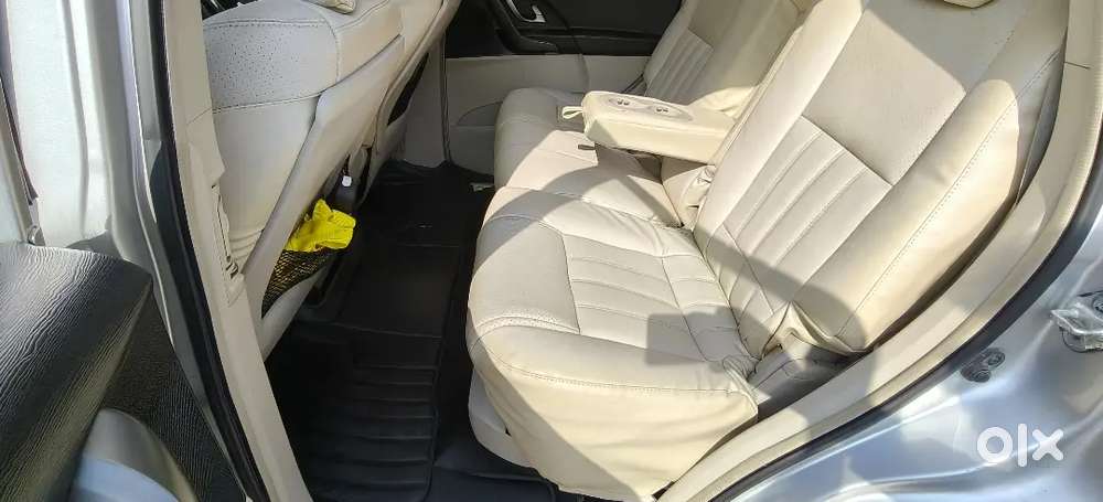 Mahindra Xuv500 W6 2015  First Owner  Non-accidental  Silver