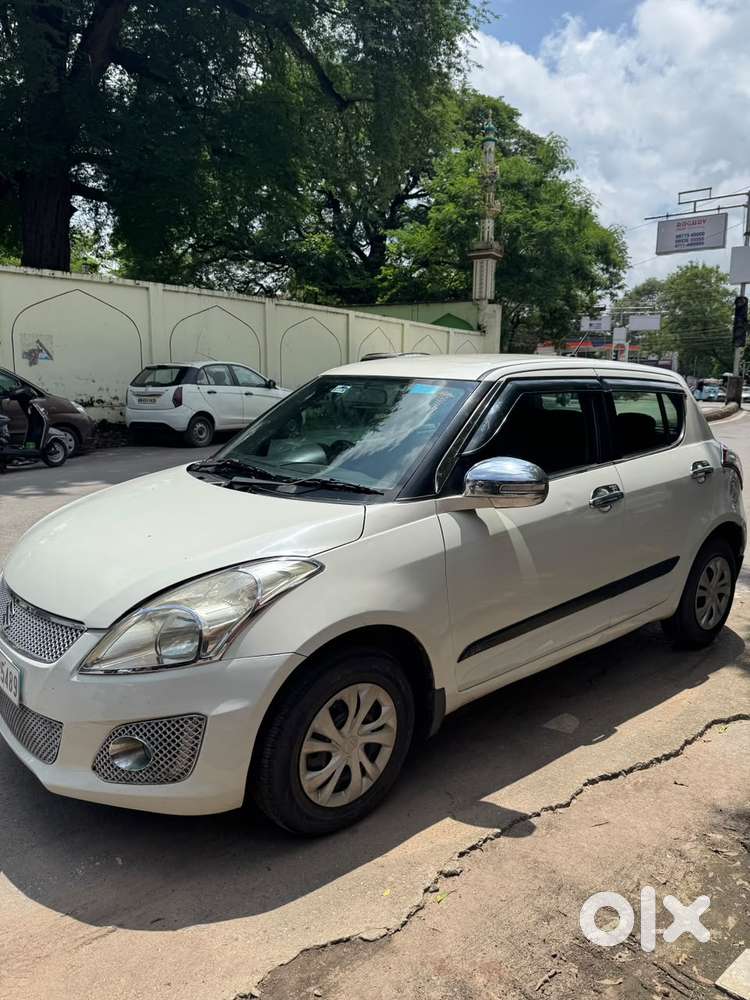 Maruti Suzuki Swift Vxi + Manual, 2017, Petrol