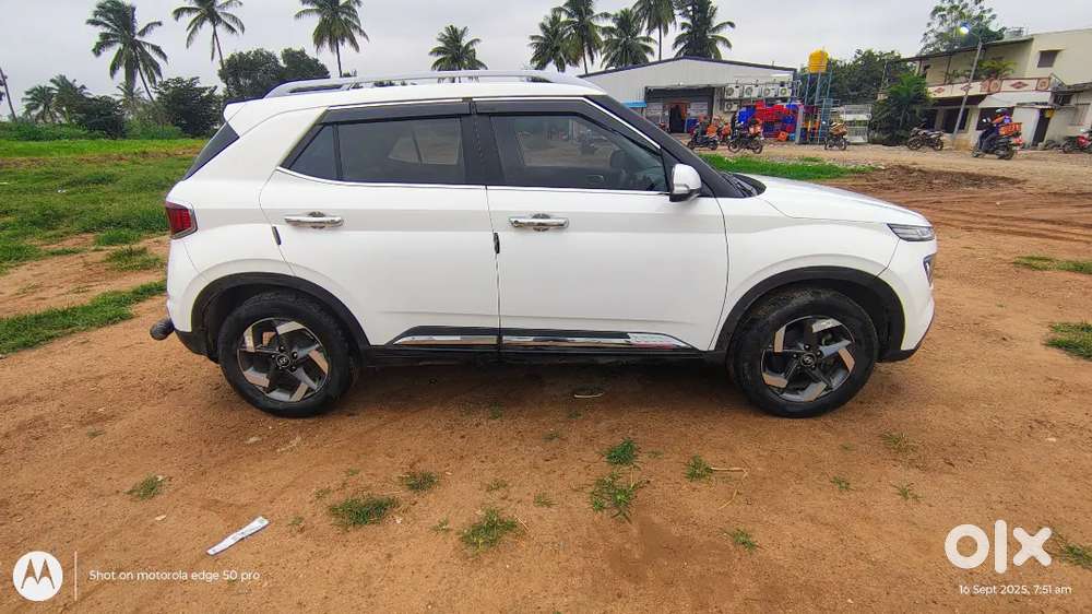 Hyundai Venue 2021 Diesel Well Maintained