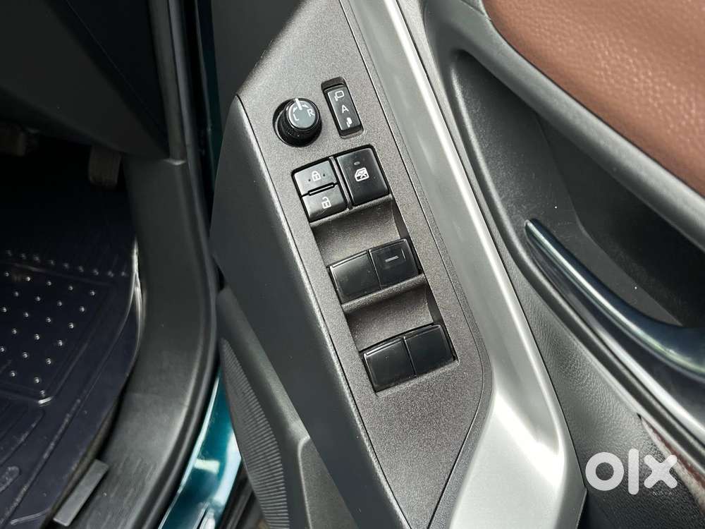 Toyota Innova Hycross 2.0 Vx Hybrid 7 Str, 2025, Petrol