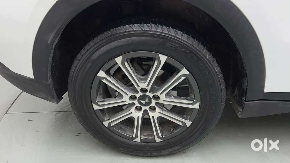 Mahindra Xuv700 2.0 Ax 7 Petrol At Str, 2024, Petrol
