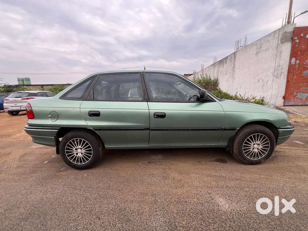 Opel Petrol Car 1998