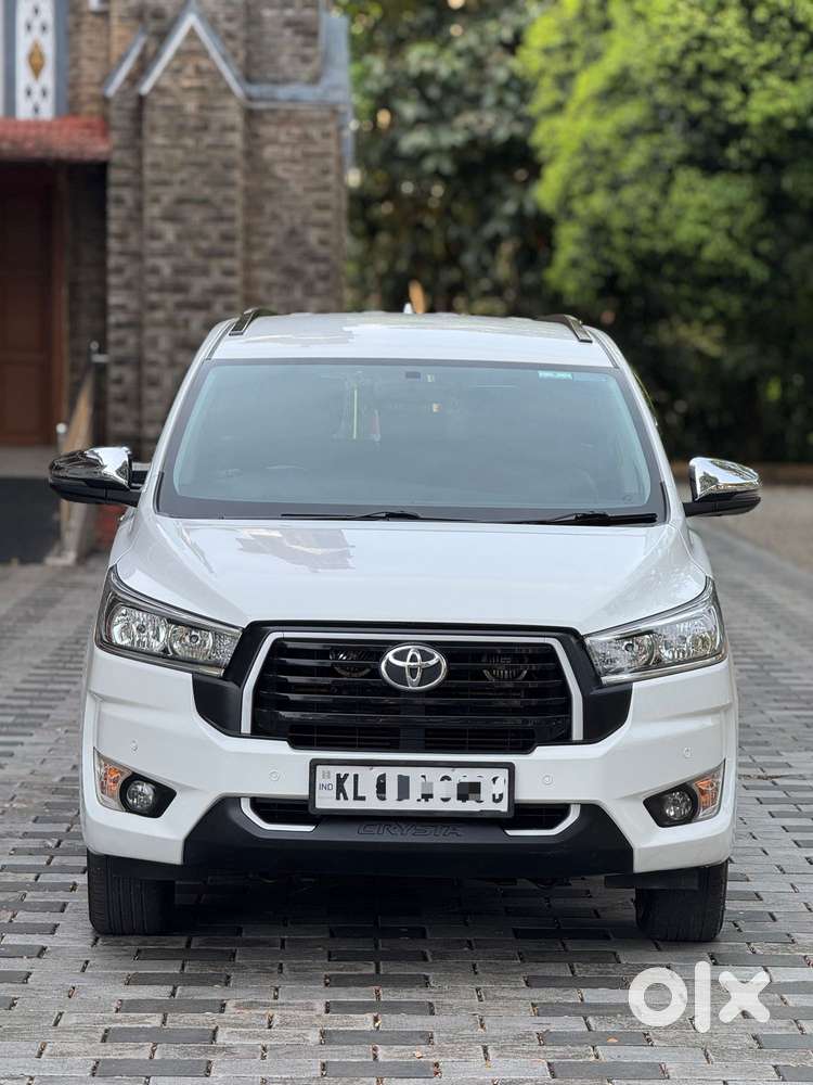 Toyota Innova Crysta 2.4 G Mt 8s, 2023, Diesel