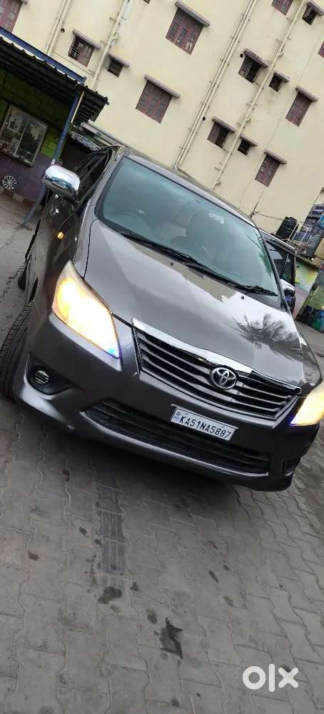Toyota Innova Diesel 2013 Variant