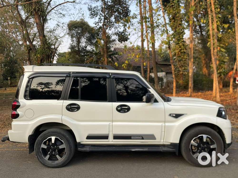 Mahindra Scorpio Classic S11