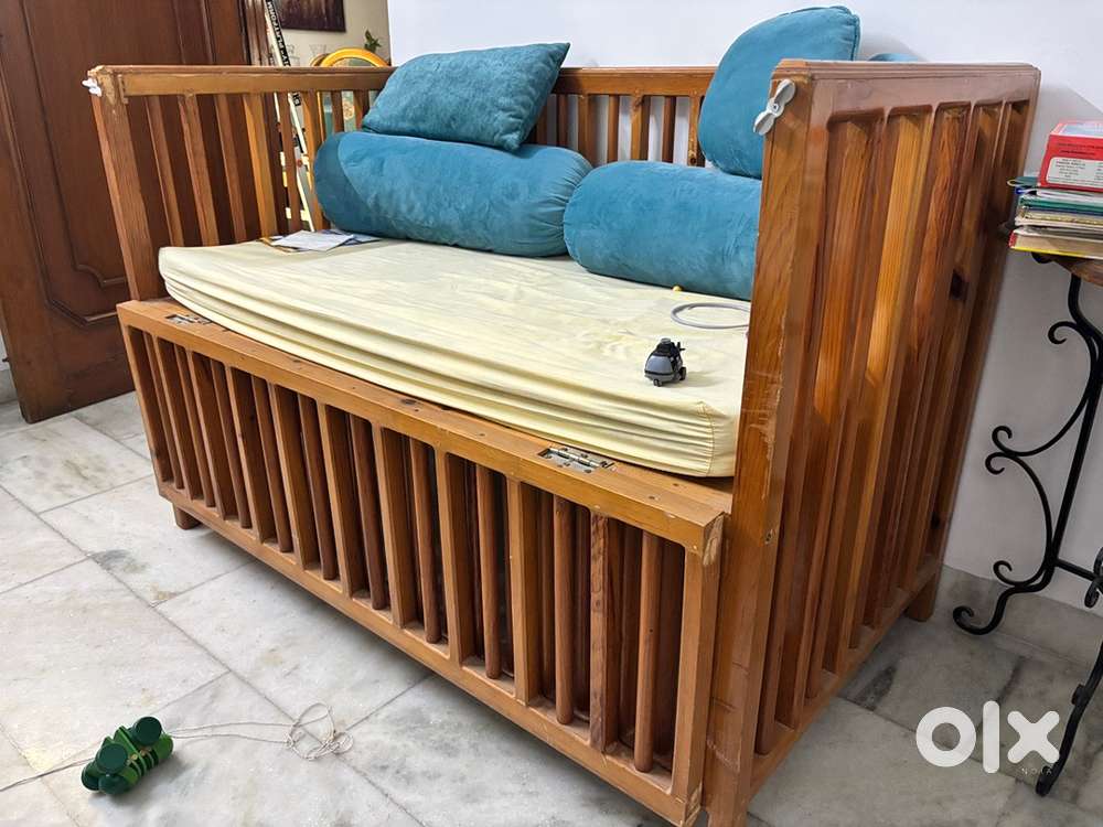 Wooden baby crib cot