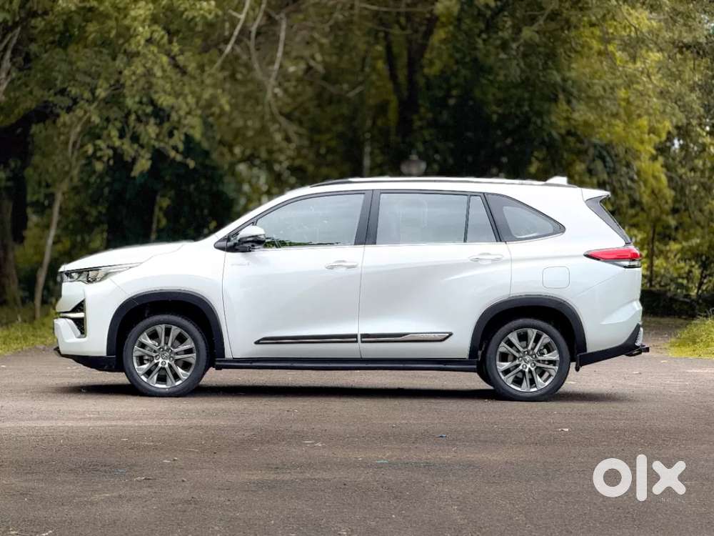 Toyota Innova Hycross 2.0 Zx (o) Hybrid 7 Str, 2025, Petrol
