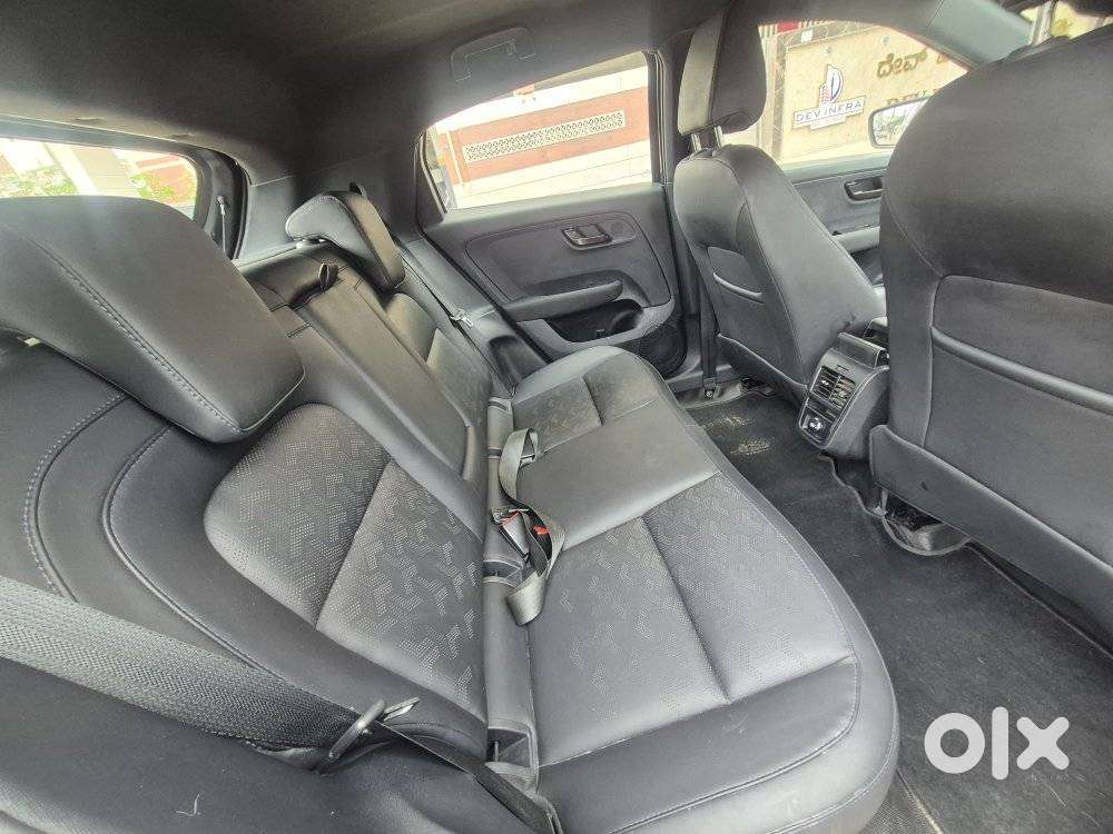 Tata Altroz 1.2 Xza Plus Dark Edition Dct, 2022, Petrol