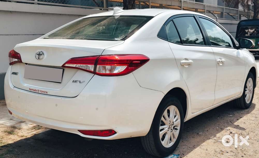 Toyota Yaris V Cvt, 2019, Petrol