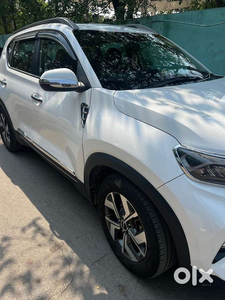 Kia  Sonet Diesel Manual With Sunroof