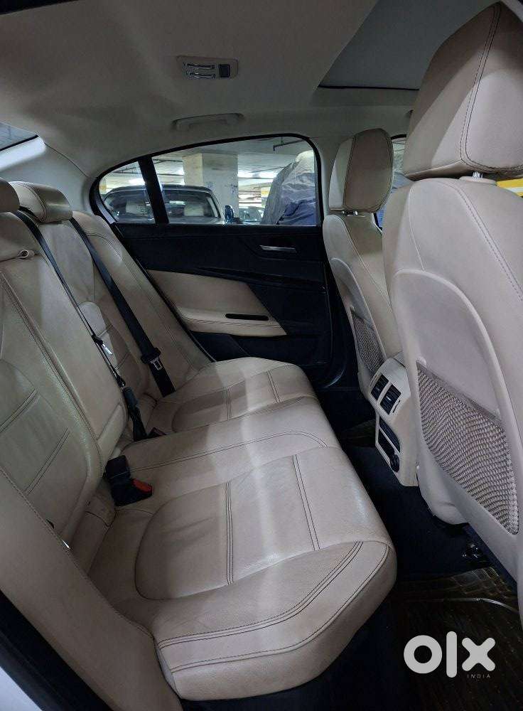 Jaguar Xe Portfolio, 2016, Petrol