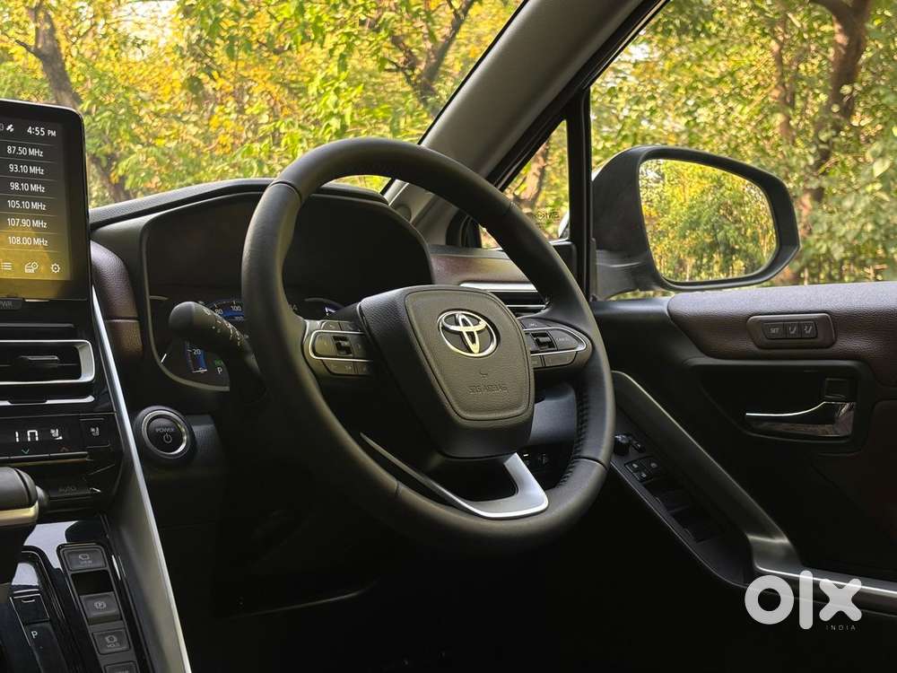 Toyota Innova Hycross 2.0 Zx (o) Hybrid 7 Str, 2026, Petrol