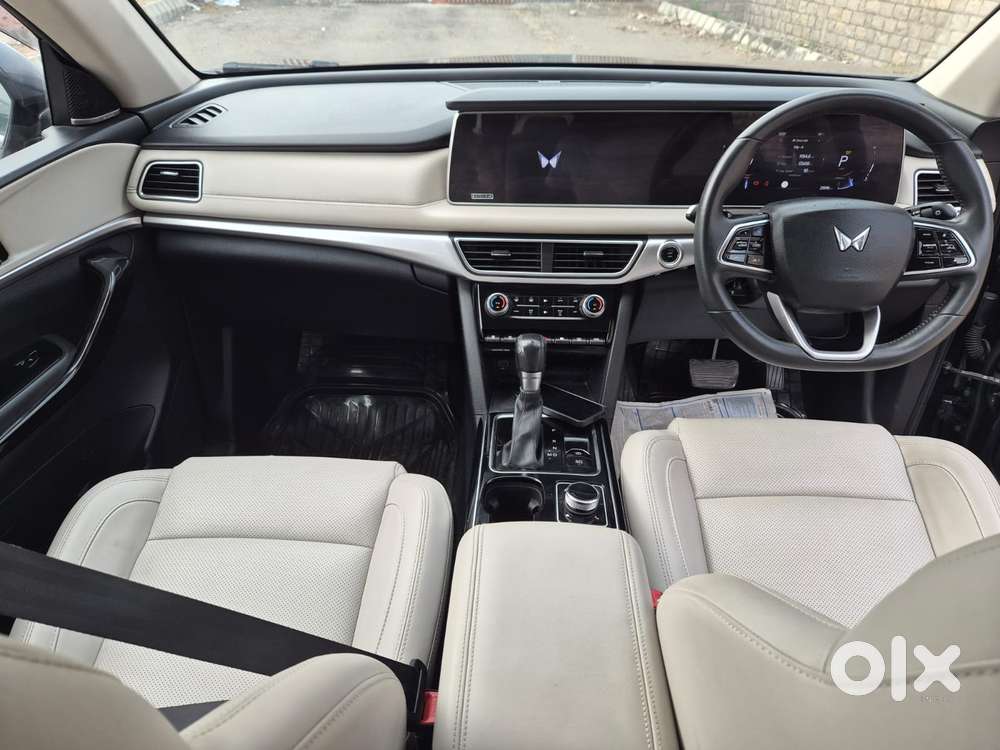 Mahindra Xuv700 2.2 Ax 7 Diesel At Luxury Pack Str Awd, 2021, Diesel