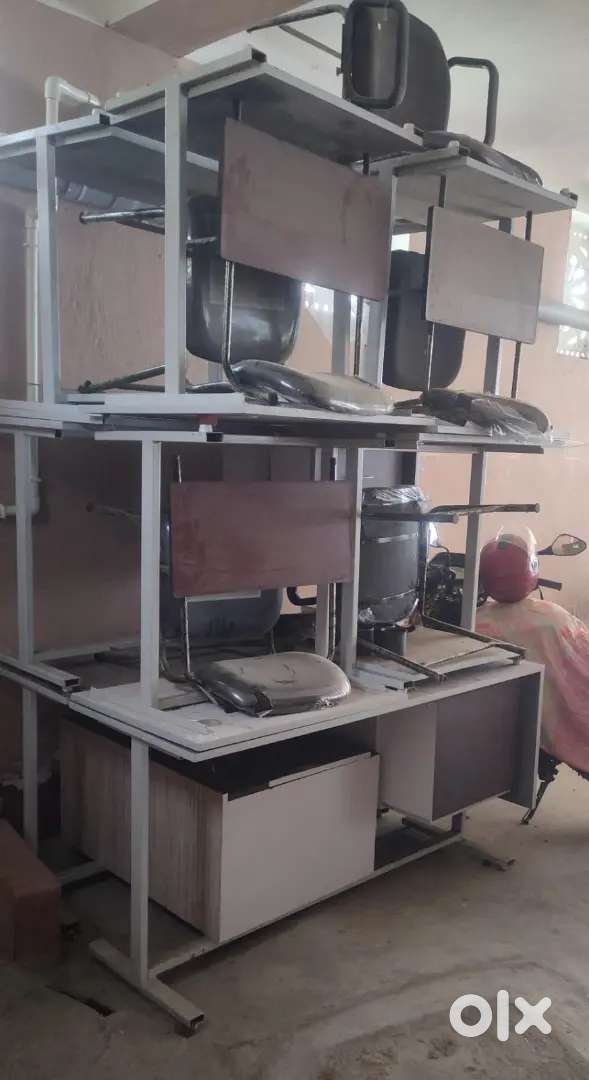 TO SELL TABLE CHAIR COMPUTER SETUP