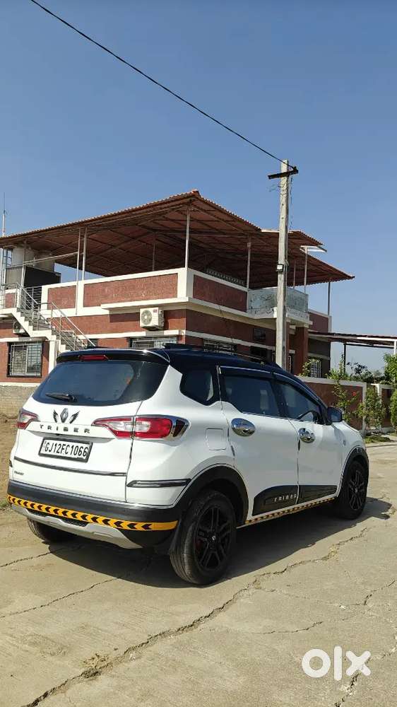 Triber Top Model With Automatic Transmission In Super Condition