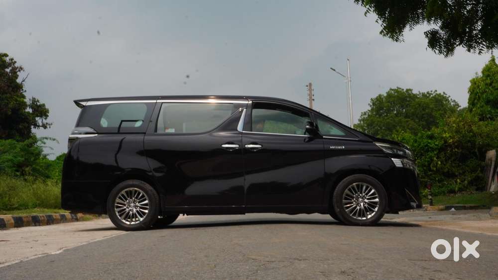 Toyota Vellfire 2.5 Executive Lounge, 2021, Petrol