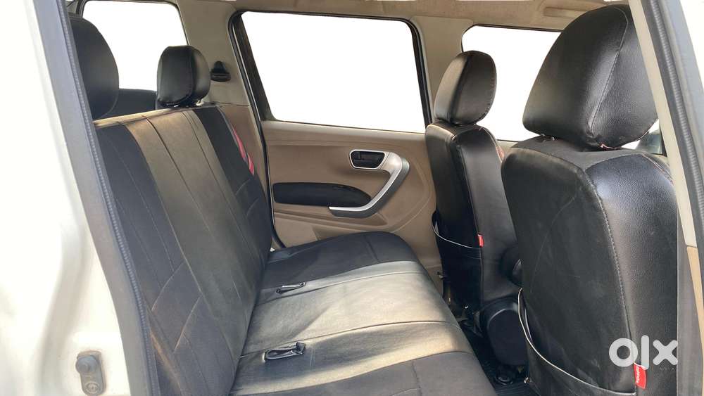 Mahindra Tuv 300 T10, 2018, Diesel