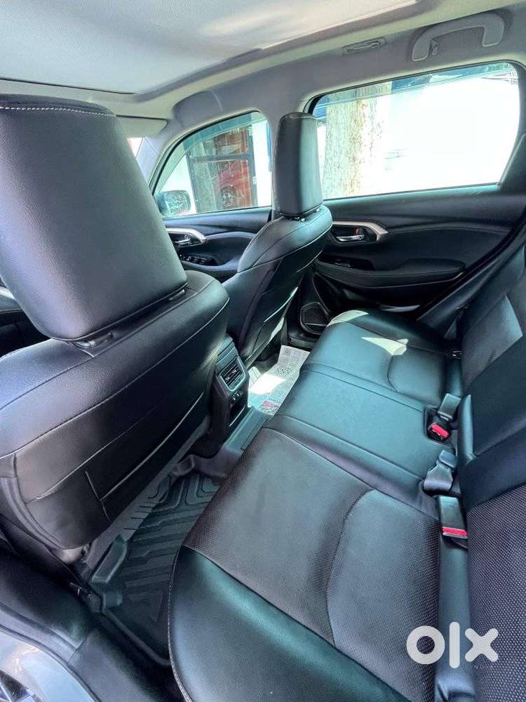 Maruti Suzuki Grand Vitara 1.5 Alpha Plus Intelligent Hybrid Ecvt, 2..