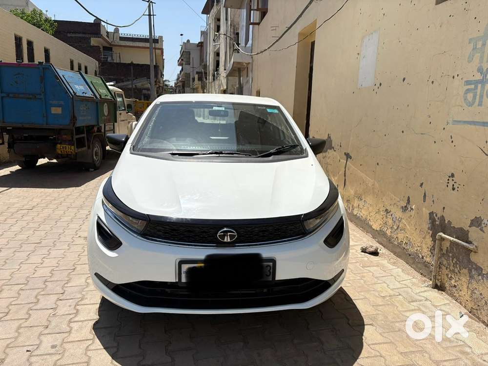 Tata Altroz Petrol 2025