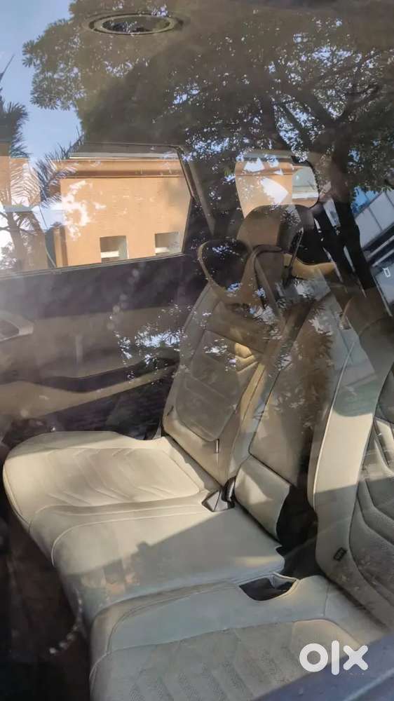 Top-end Kia Carens Diesel Automatic (luxury Plus) ,slightly Negotiable