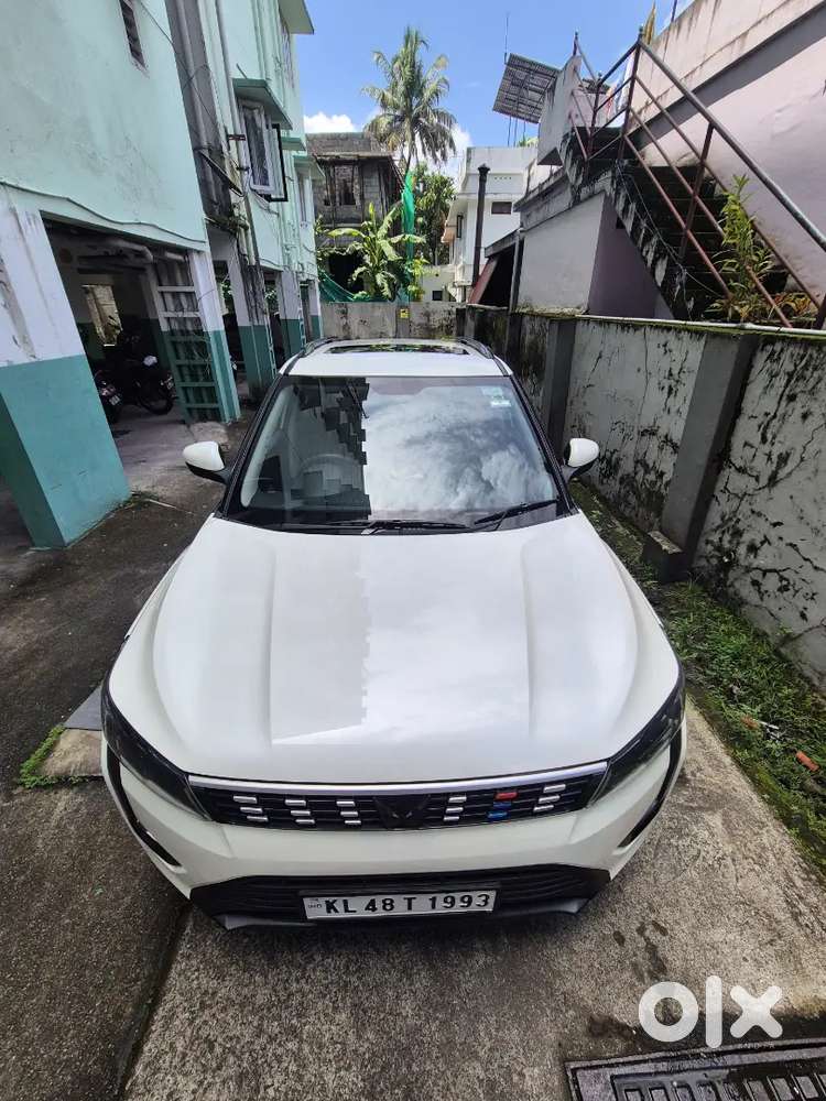 Mahindra Xuv300 2023 Petrol Well Maintained
