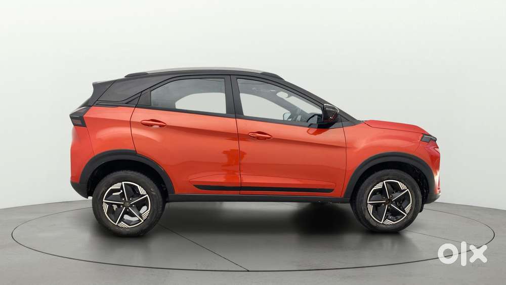 Tata Nexon Fearless Plus S Purple 1.5 Revotorq Diesel 6amt Dual Tone..