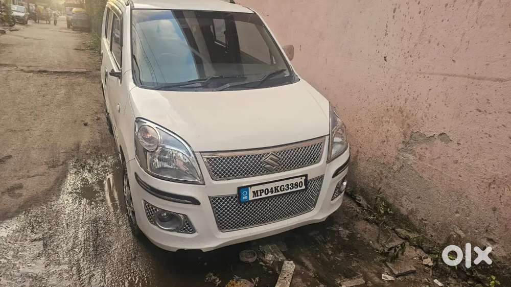 Maruti Suzuki Wagon R Lxi 2015.  Company Fitting Cng +petrol
