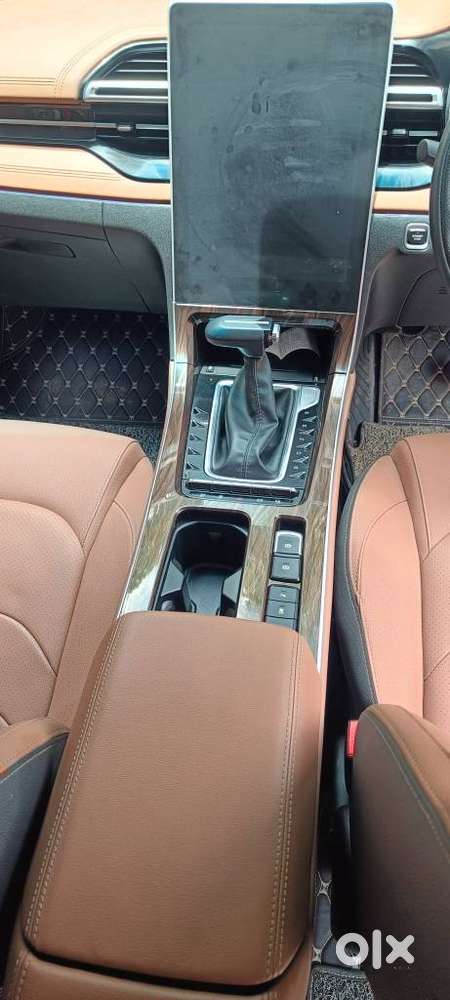 Mg Hector Plus Sharp Pro 1.5 Turbo Petrol Cvt 7 Str, 2024, Petrol