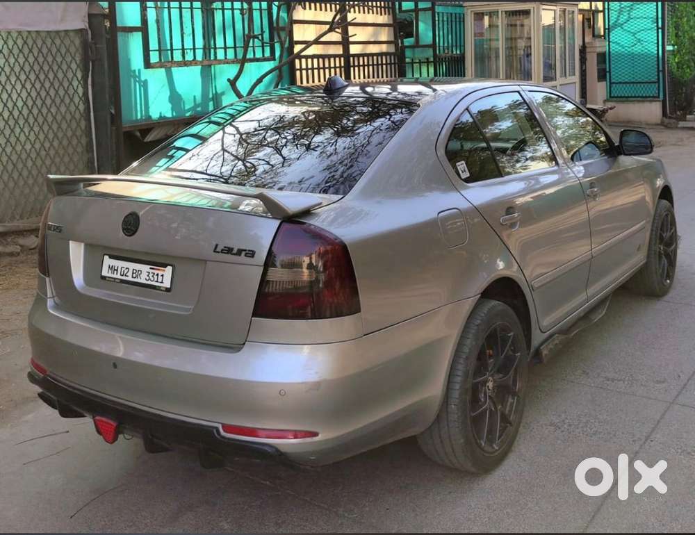 Skoda Laura 1.8 Ambiente 2011 Petrol