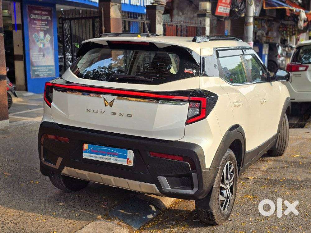 Mahindra Xuv 3xo Ax5 Pm Mt, 2025, Petrol
