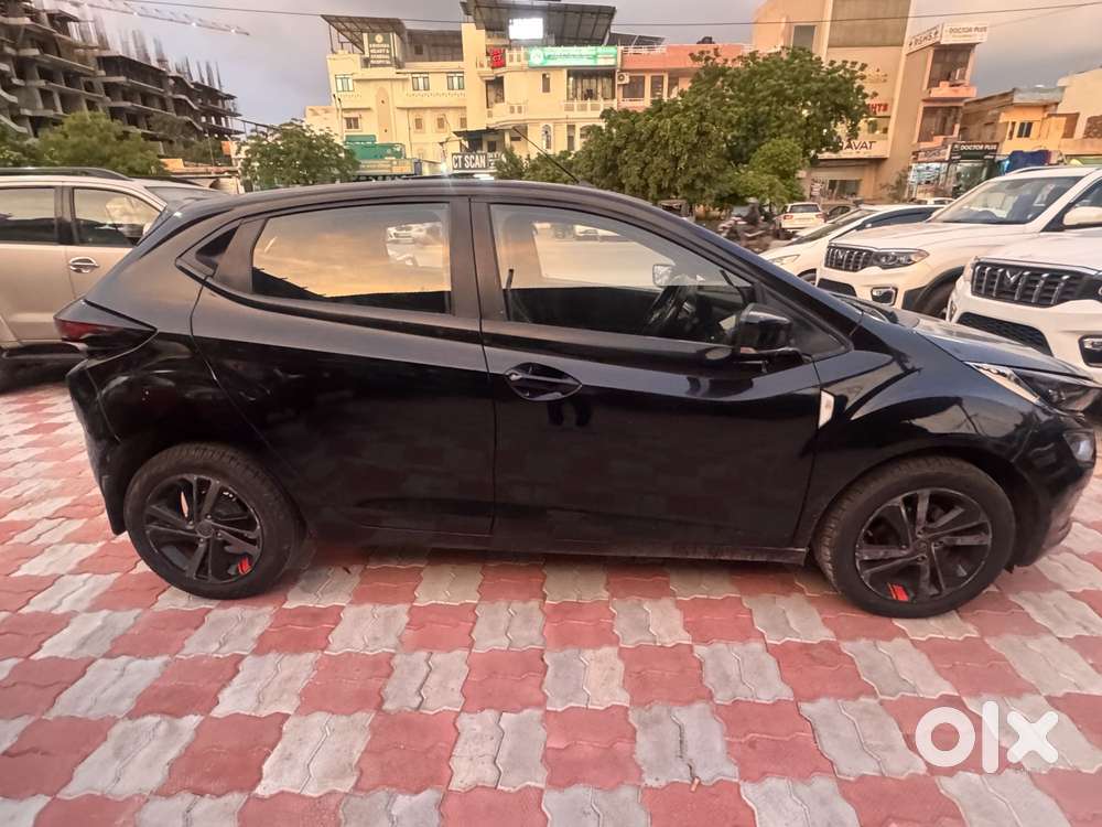 Tata Altroz 1.2 Xz Plus Dark Edition, 2021, Petrol