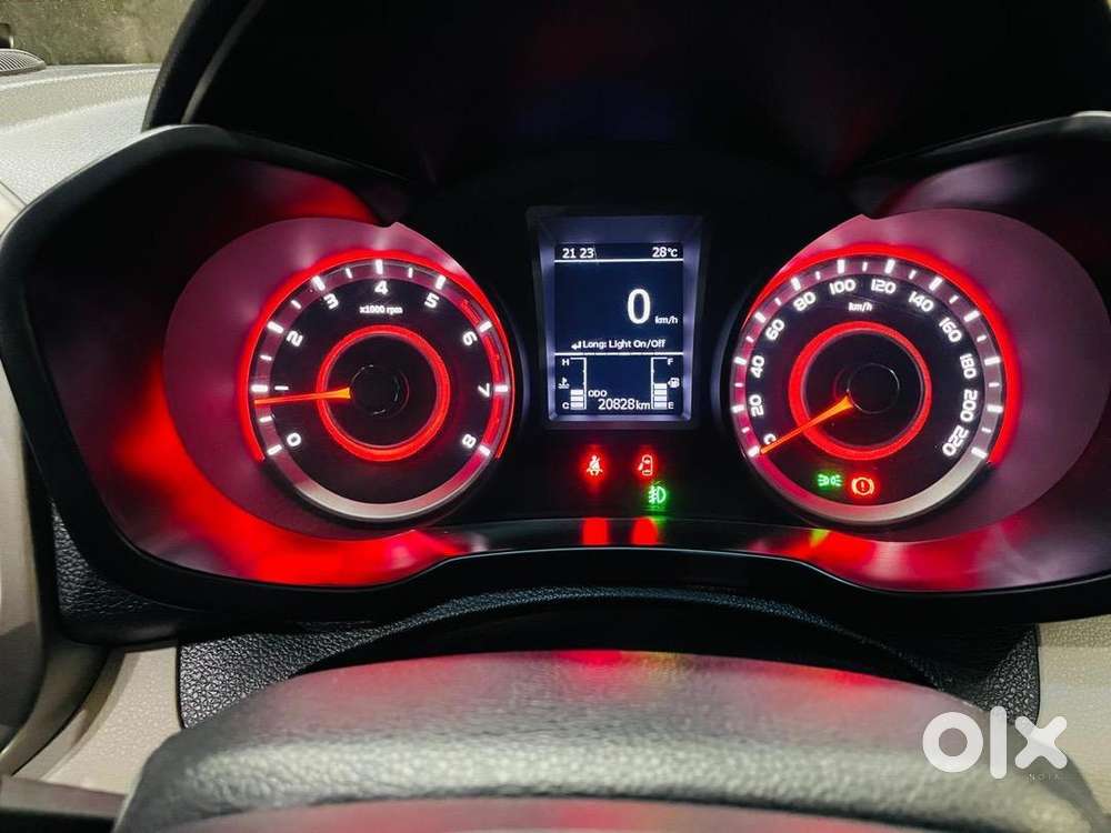 Mahindra Xuv300 Petrol 21000 Km Driven