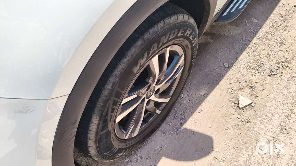 Mahindra Xuv700 2.0 Ax 5 Petrol Mt 7 Str, 2022, Petrol