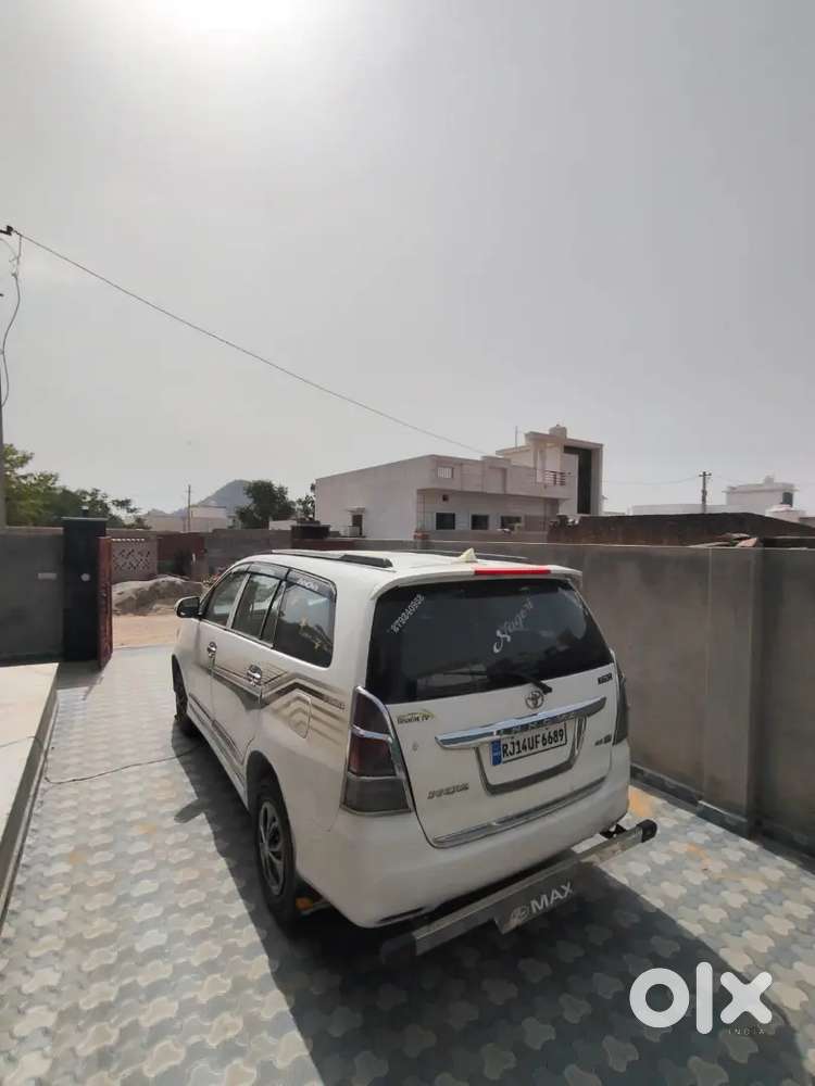 Toyota Innova 2012