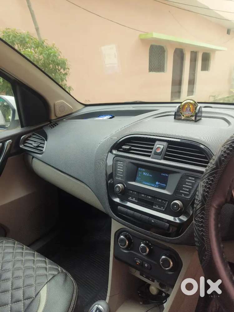 Showroom Condition Car.. Reason New Car Leni Hai