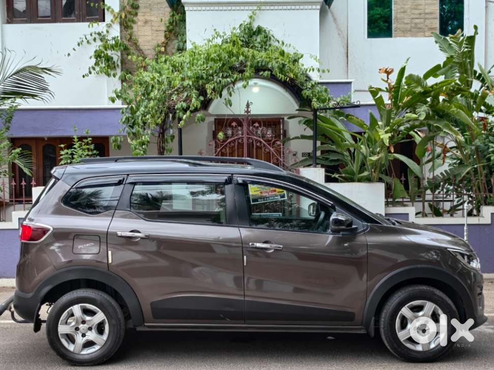 Renault Triber Rxt, 2022, Petrol