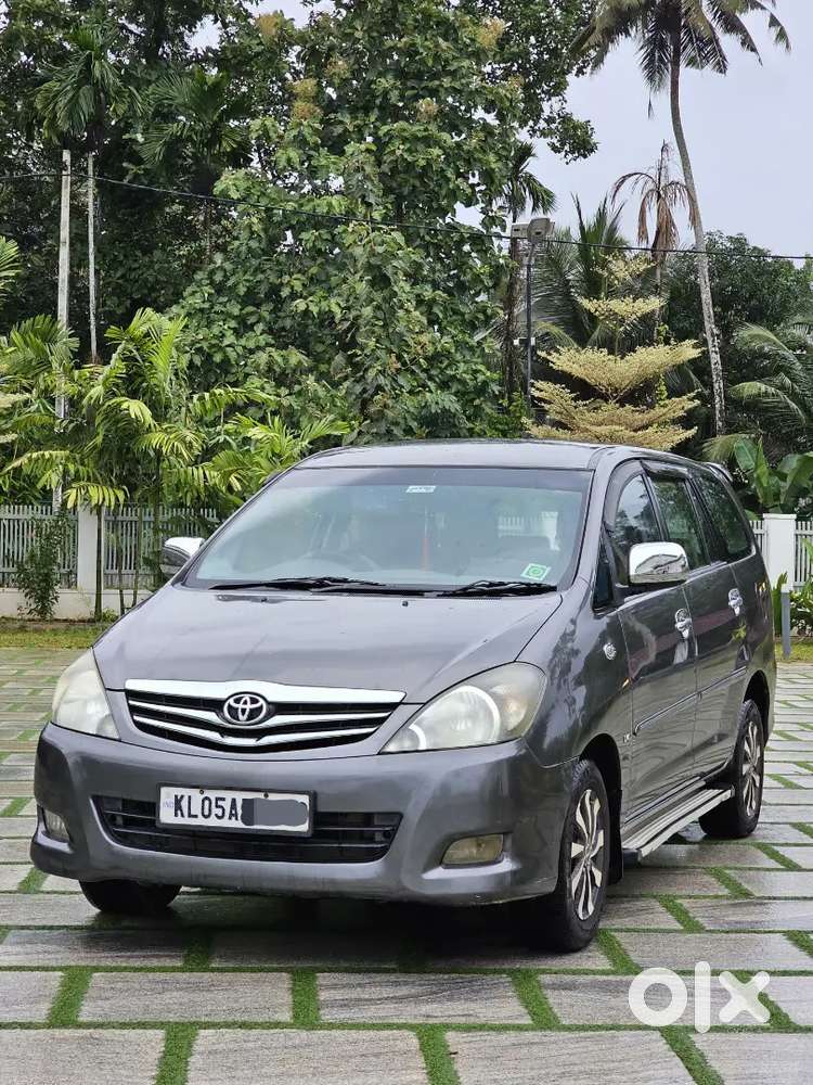 Toyota Innova 2012 Diesel Well Maintained Orginal Kerala Vehicle