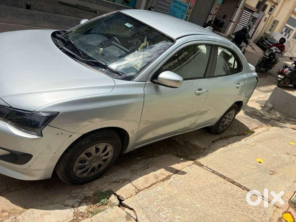 Dzire Vxi Automatic 4 Lacs Loan Continue