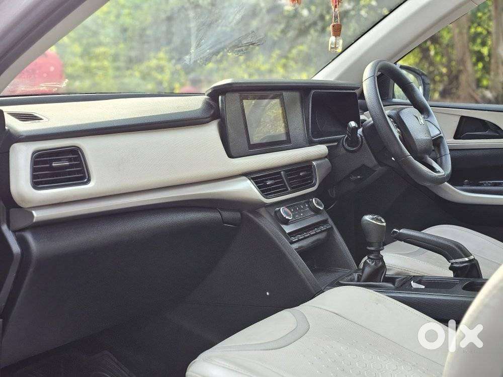 Mahindra Xuv700 2.2 Mx Diesel Mt 5 Str, 2022, Diesel