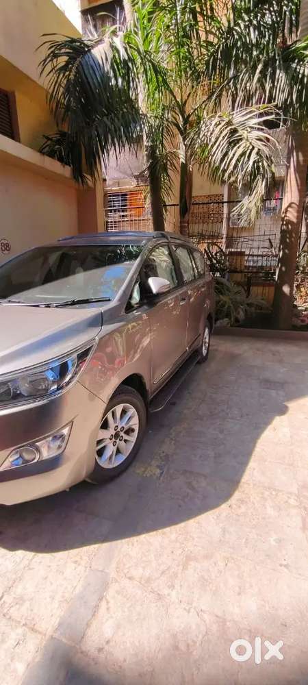 Innova Crysta 2.4 G Manual Diesel