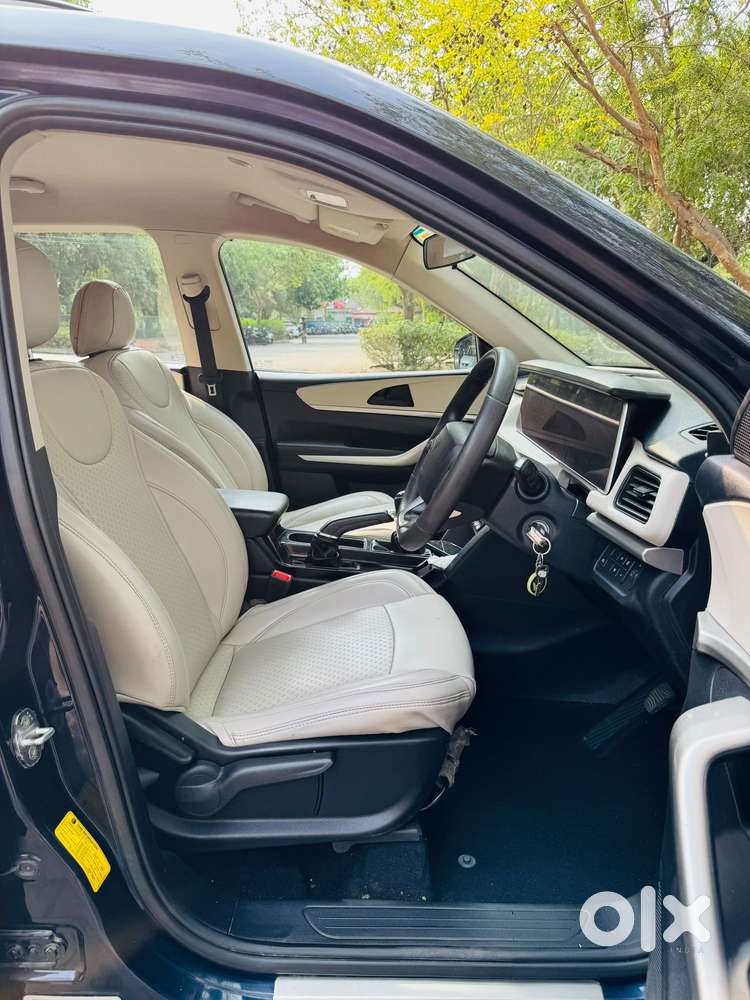 Mahindra Xuv700 Ax 3 Diesel Mt 7 Str (e), 2022, Diesel
