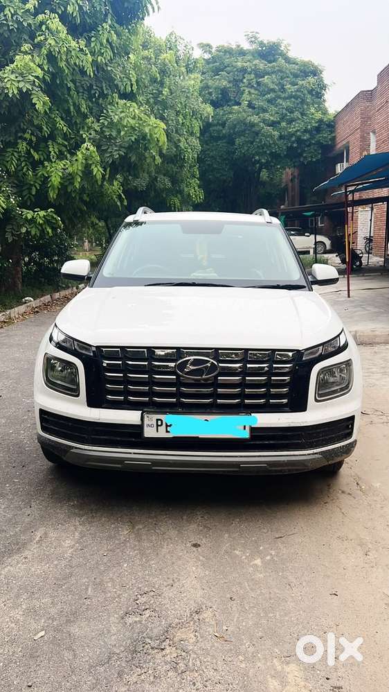 Hyundai Venue Petrol Manual 2024
