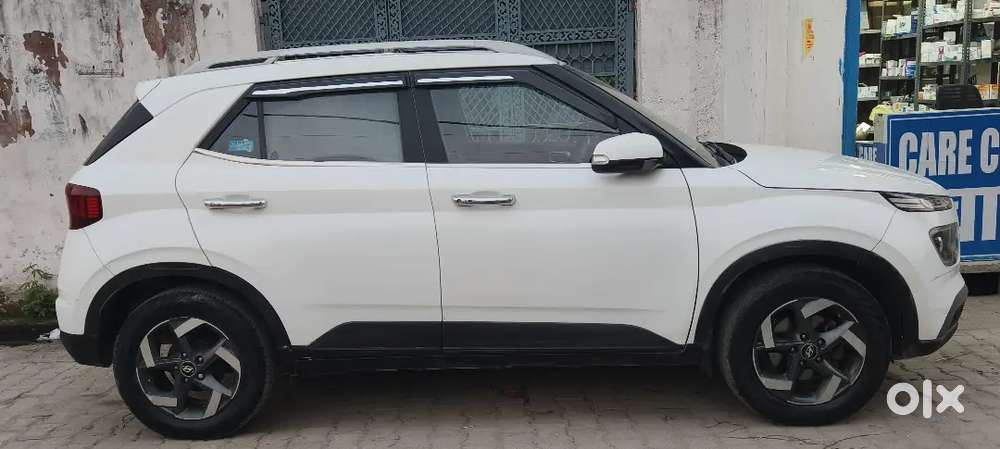 Hyundai Venue 2020 Petrol Well Maintained