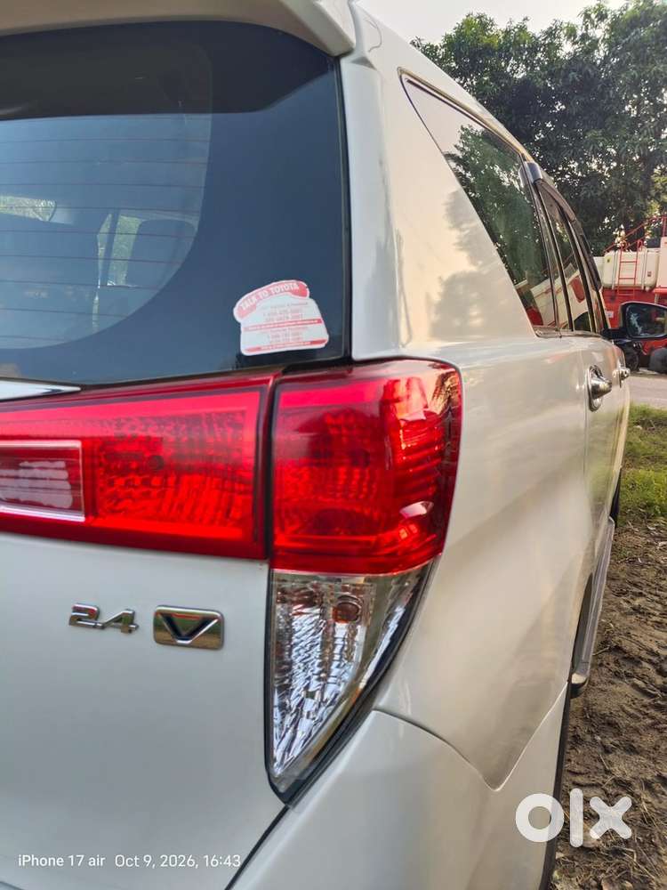 Toyota Innova Crysta (v) 2019