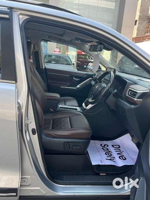 Toyota Innova Hycross 2.0 Zx (o) Hybrid 7 Str, 2023