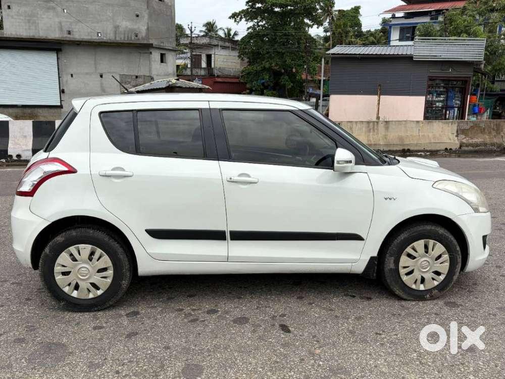 Maruti Suzuki Swift Vxi + Manual, 2012, Petrol