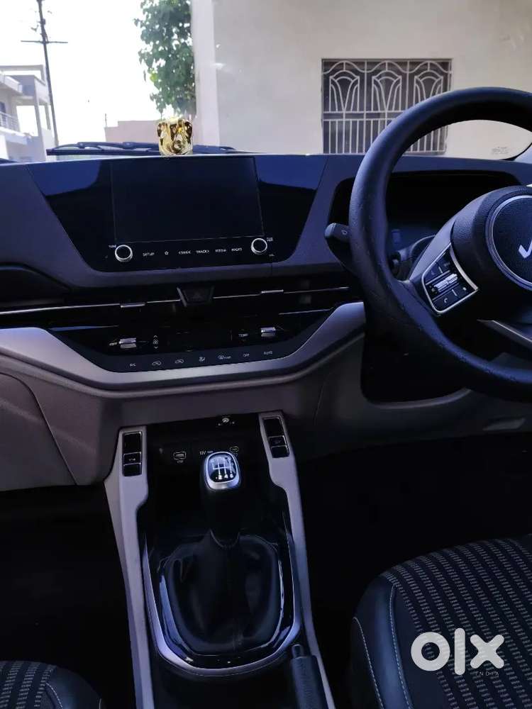 Kia Carens Prestige 1.5 Turbo Petrol 6 Seater With Cng And Foot Mate