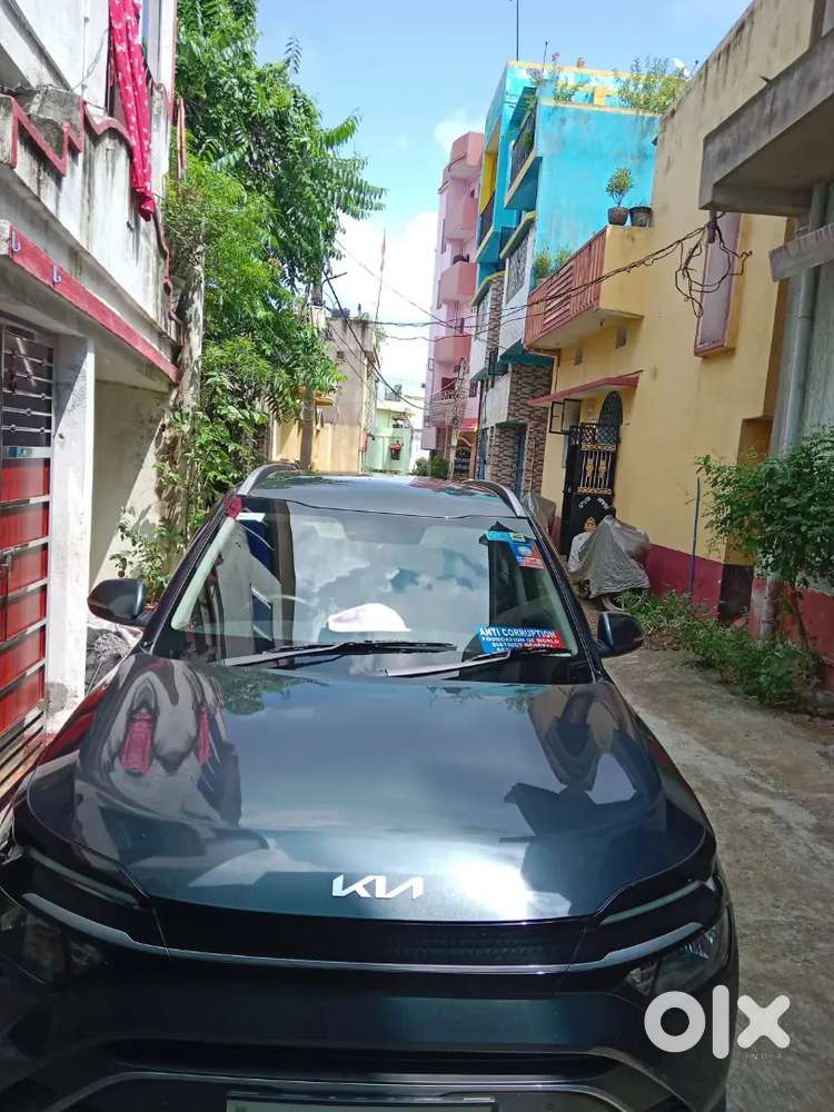 Kia Carens 2024 Petrol Well Maintained