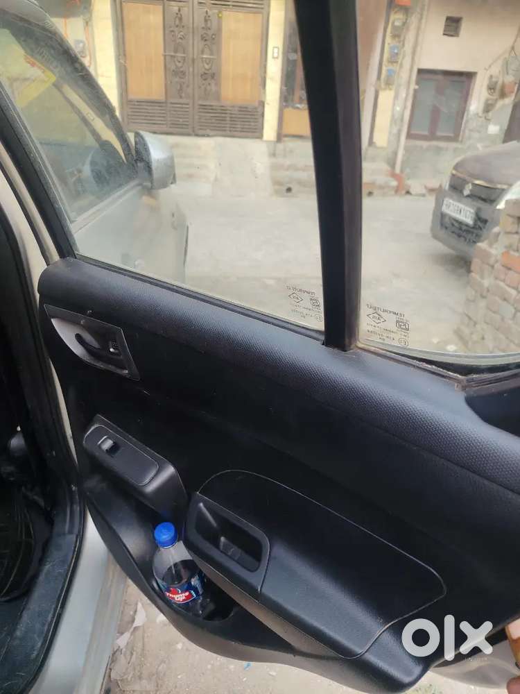 Maruti Suzuki Swift 2017.august Petrol 54000 Km Driven